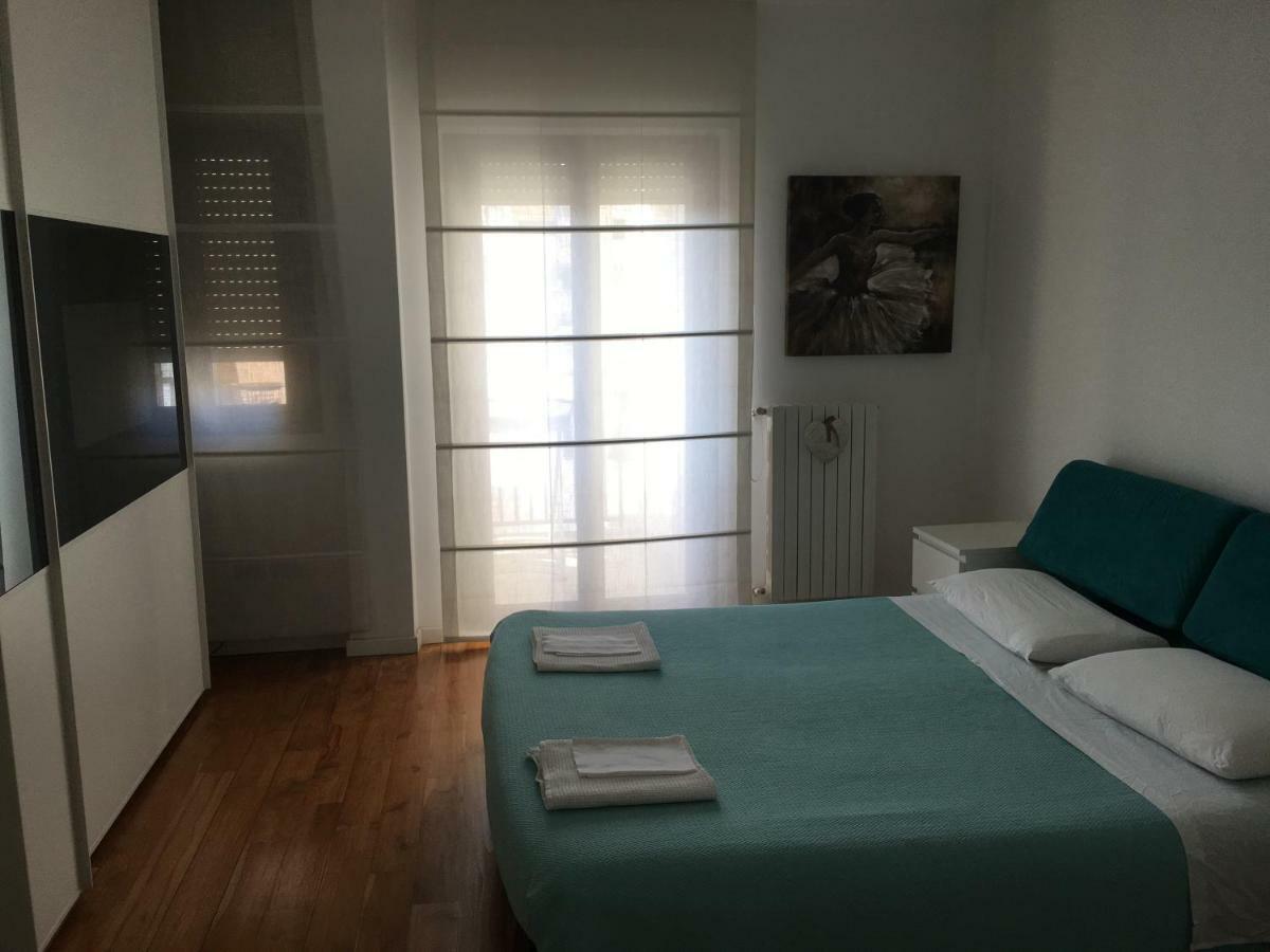 Flowers Apartment Бари Экстерьер фото